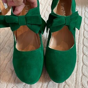 Women’s Fereshte EU 46 (sz 14) green platform Mary Jane’s heels faux suede bow